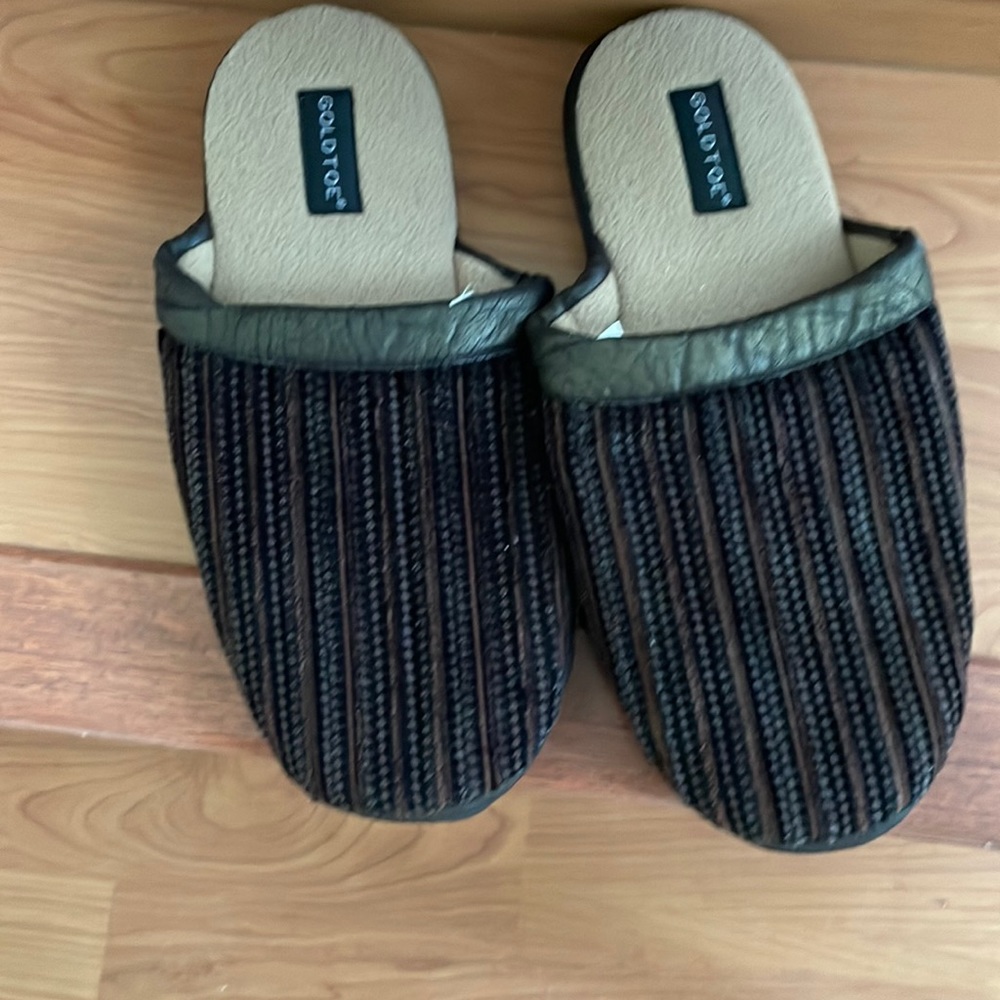 Men house slippers XL size 11-12, new